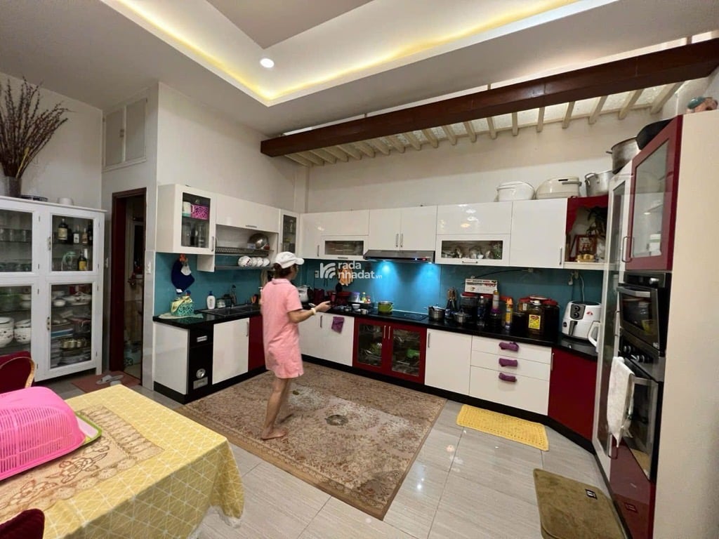 NHÀ ĐẸP HẺM THÔNG 4 TẦNG ÔTÔ ĐỔ CỬA NGÀY ĐÊM ĐỐI DIỆN VẠN PHÚC, 5X20; 11,5 TỶ.