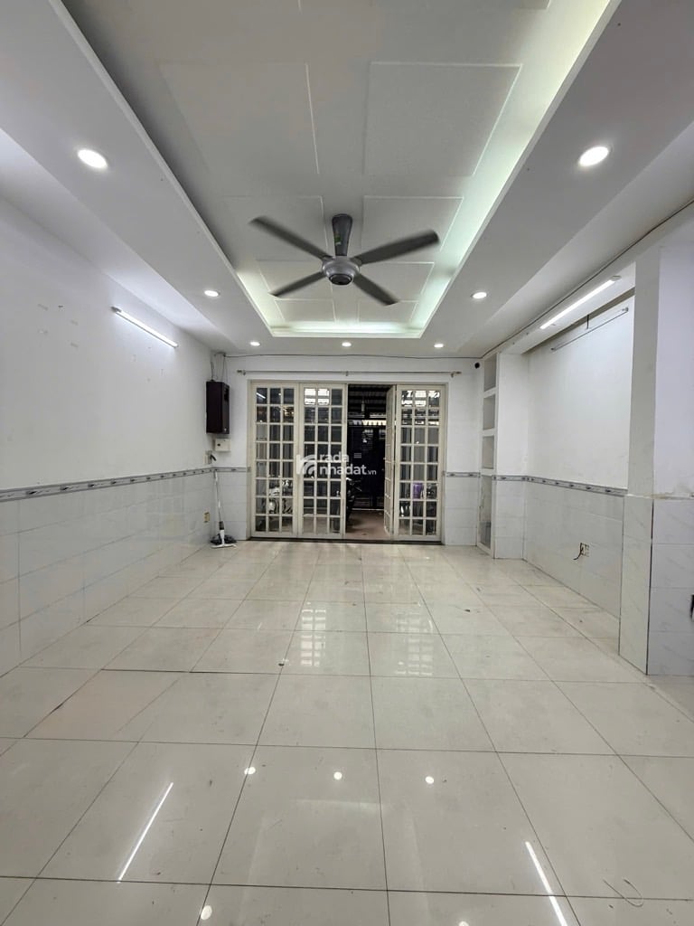 Bán nhà Tân Bình 5x19 x 4 tầng , HXH ngủ trong nhà, gần mặt tiền Phạm Văn Hai