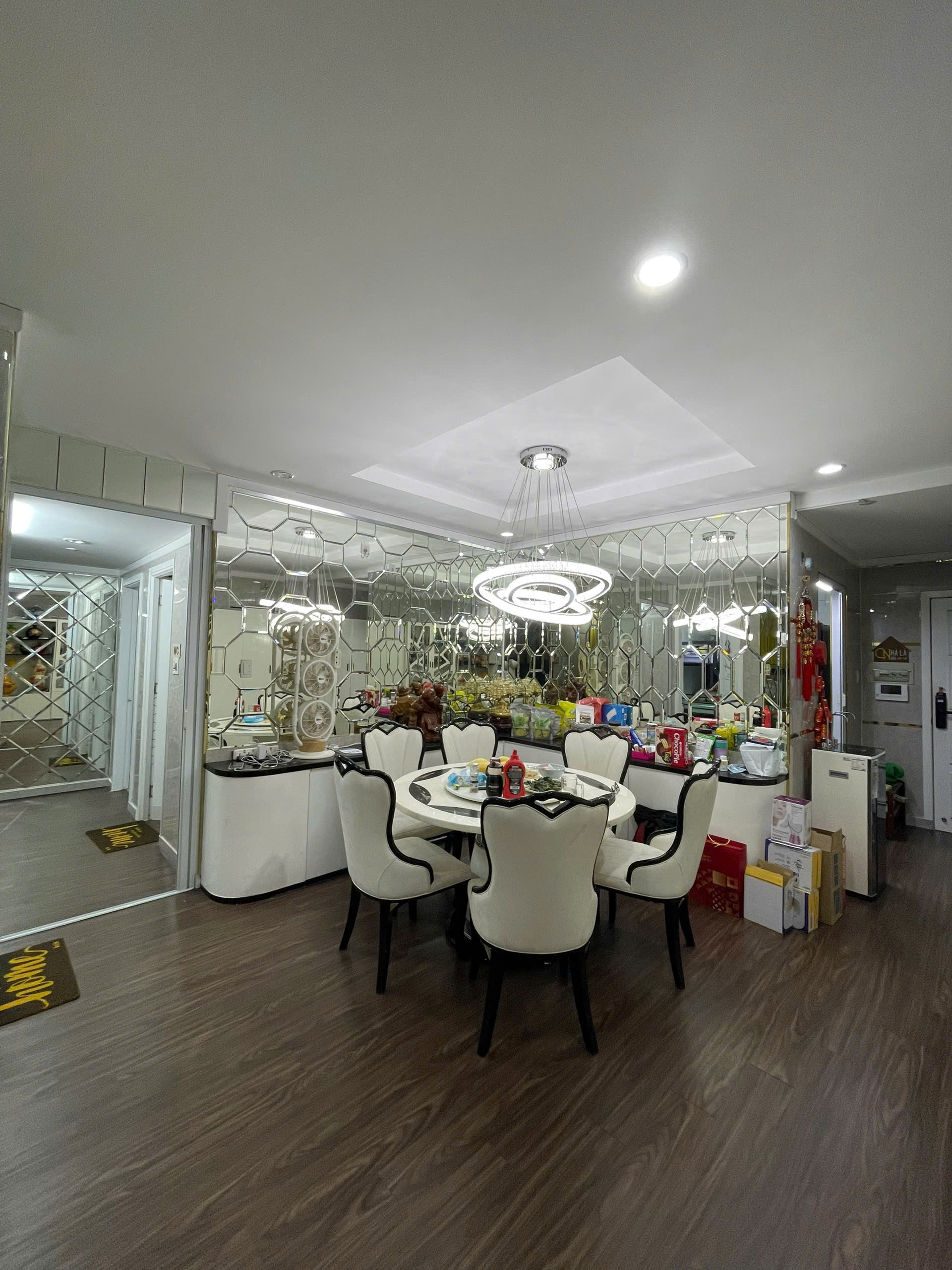 BÁN CĂN HỘ CAO CẤP QUẬN 7, FULL NỘI THẤT, DỌN VÀO Ở NGAY