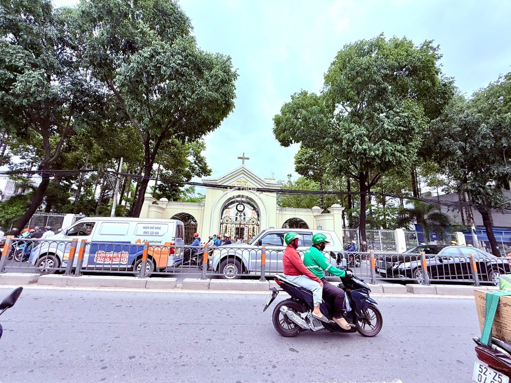 MẶT TIỀN KHỦNG KINH DOANH SẦM UẤT DOANH THU 60tr/THÁNG
