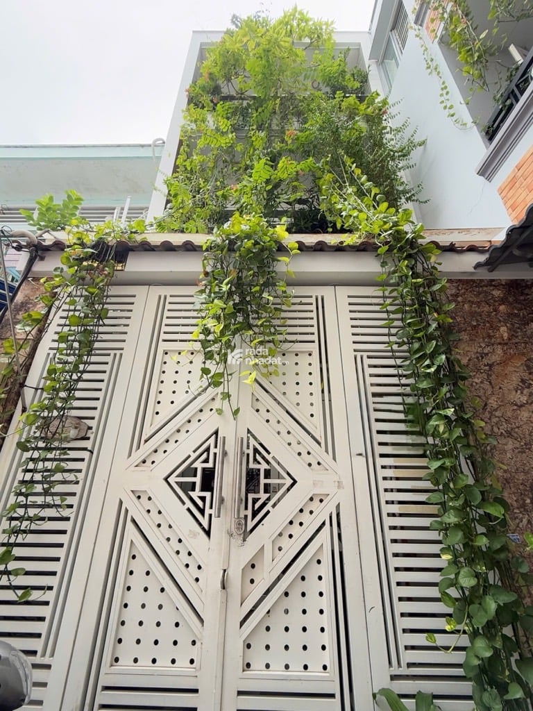 NHÀ SIÊU PHẨM LẠC LONG QUÂN - TÂN BÌNH - 3 TẦNG BTCT - NỞ HẬU NHẸ - 61 M2 - TẶNG NỘI THẤT