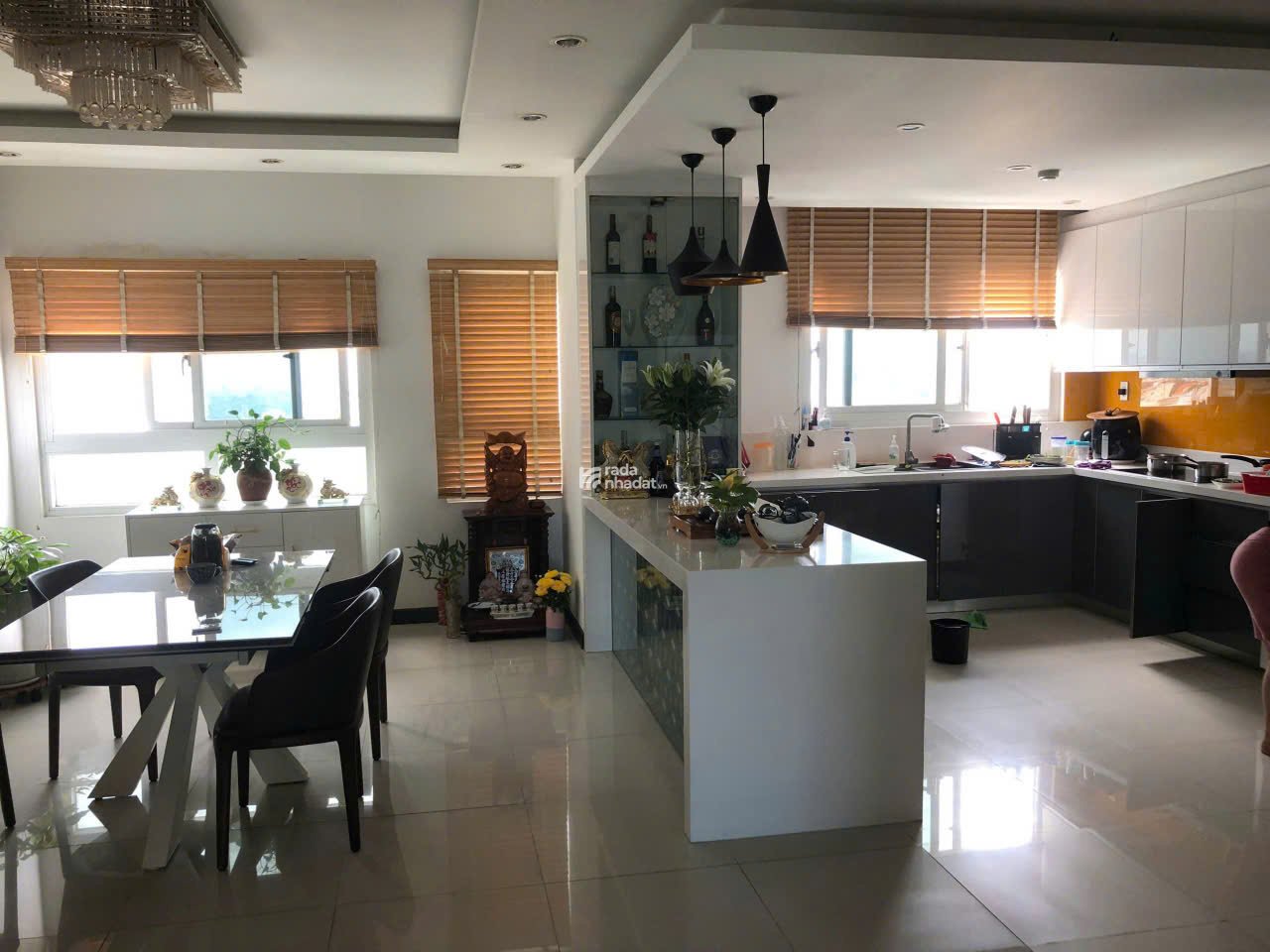 Cần bán gấp căn Penhouse Cộng Hòa Plaza, DT 155m2, 4PN, 3WC, có nội thất giá 7.8 tỷ. 