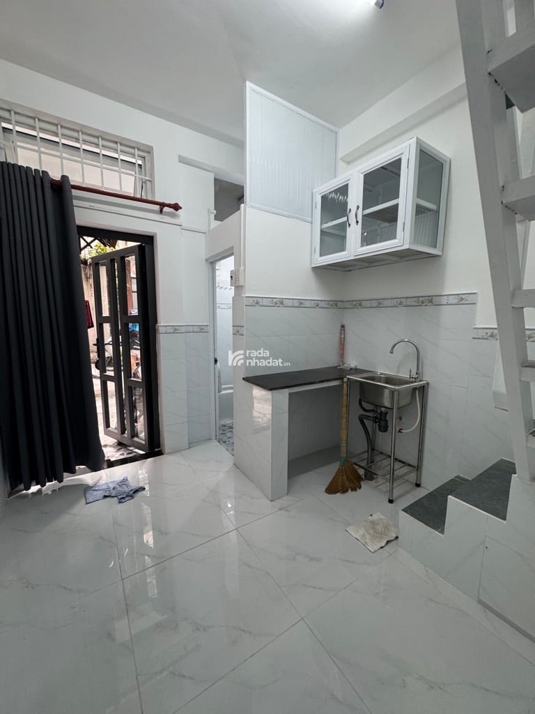 NGAY CHỢ PHẠM VĂN HAI, NGÔ THỊ THU MINH, TÂN BÌNH, 10M2 CÓ KC Ở NGAY. GIẢM 350TR CHỈ CÒN 2.5T TL 