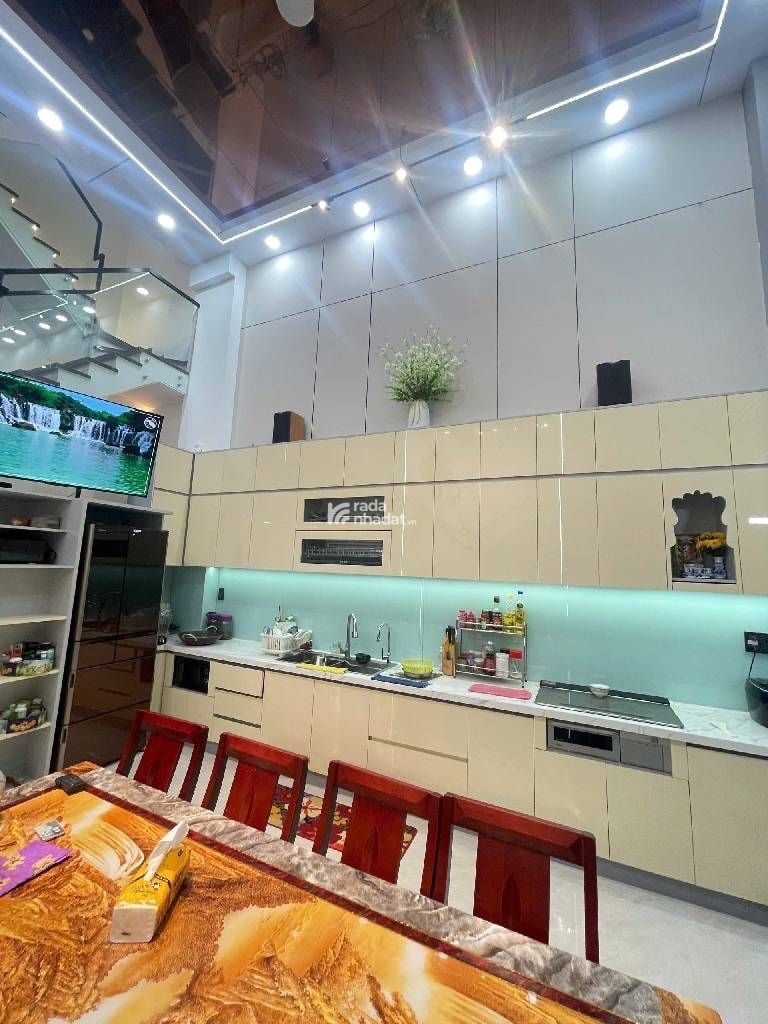 NHÀ MỚI ĐẸP LUNG LINH - CÓ THANG MÁY - XE HƠI NGỦ TRONG NHÀ - HẺM XE TẢI TRÁNH - KHU PHÂN LÔ ĐỒNG 