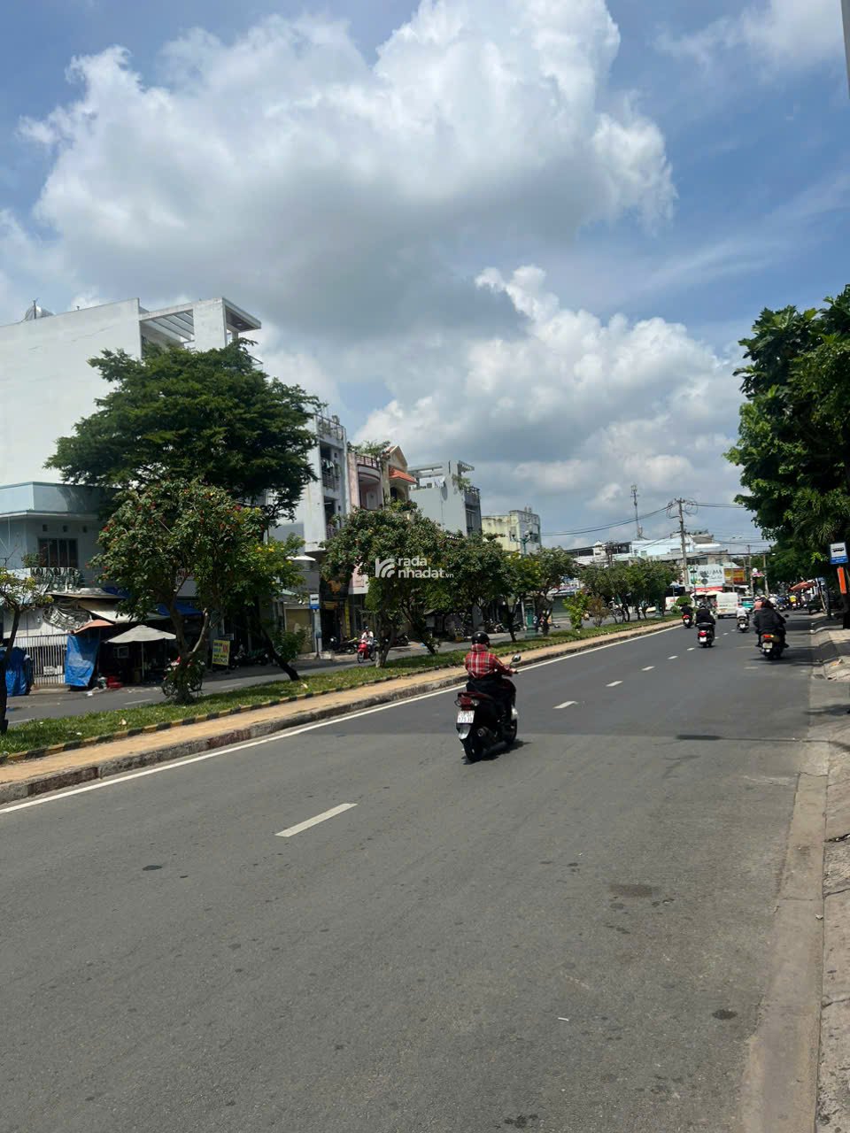 Bán nhà mặt phố Lê Thúc Hoạch, chỉ 11 tỷ tl ... view đẹp, giá cực chất !