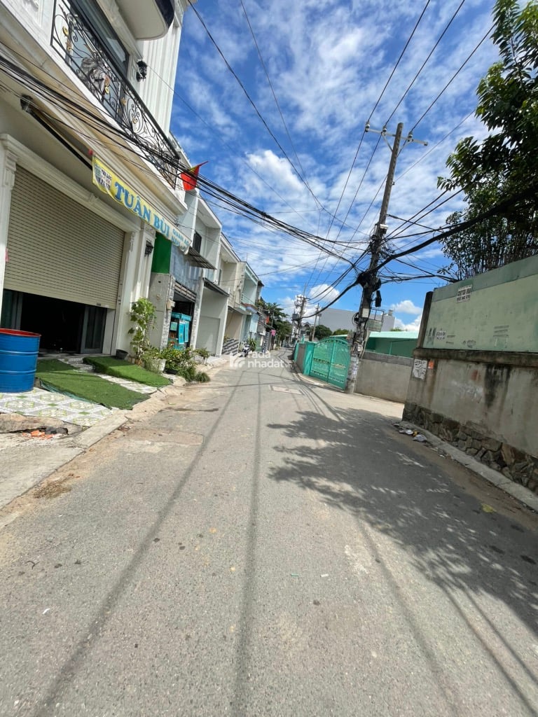BÁN NHÀ QUỐC LỘ 1A 156M2 5.5 TỶ NỞ HẬU XE TẢI TRÁNH BÌNH TÂN