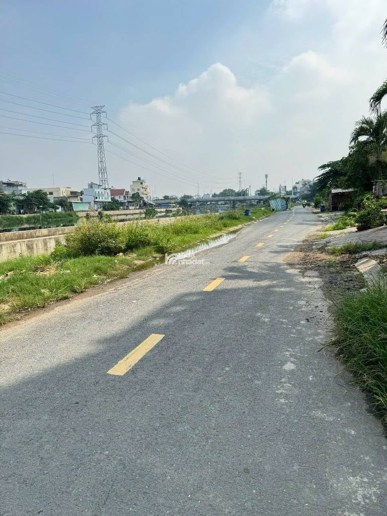 BÁN NHÀ BỜ SÔNG BÌNH TÂN 84M2 NGANG 8M SÁT CHỢ BÀ HOM GIÁ CHỈ 3.9 TỶ
