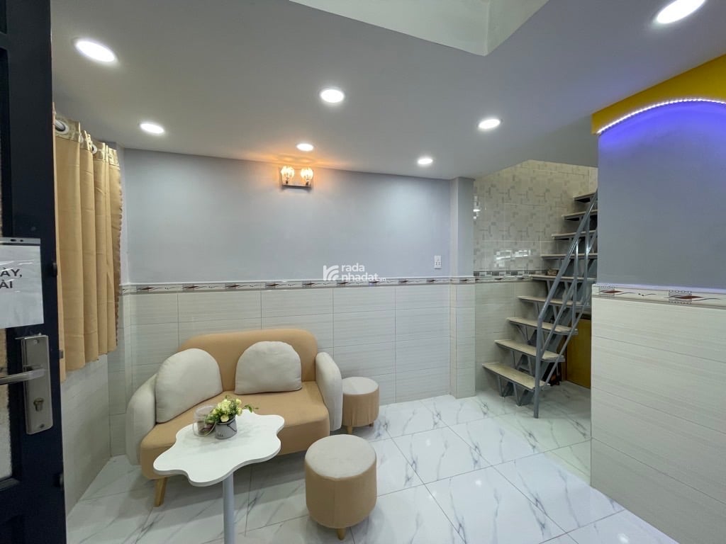 Nhà đẹp - 3 tầng - gần HXH - Chỉ 2.5 tỷ