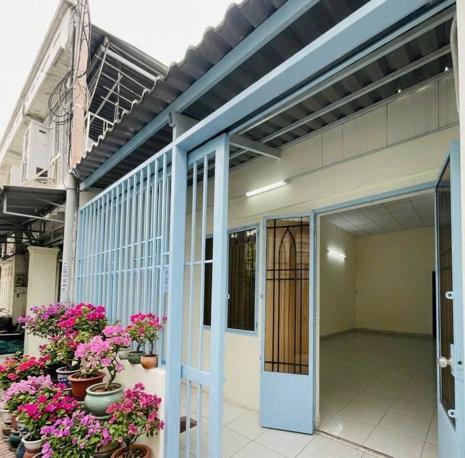 Bán nhà Cách Mạng Tháng Tám, QUẬN TÂN BÌNH, 4 x 16m (64 m2), giá 6 tỷ