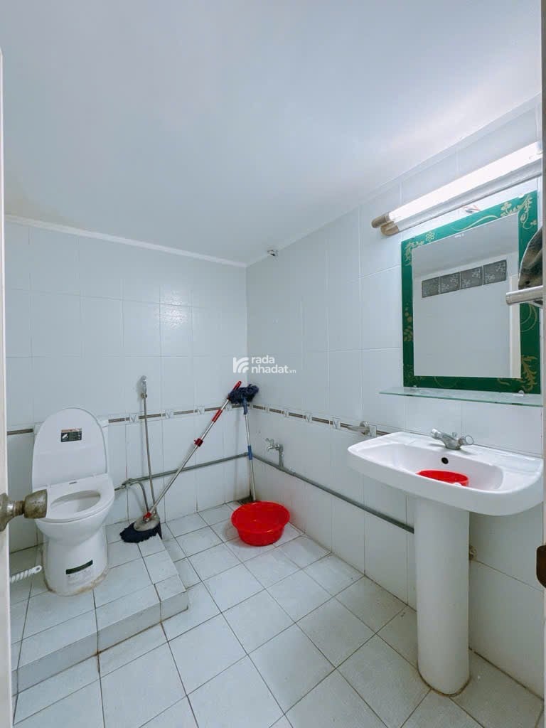 Tôi Chủ nhà cần bán căn nhà bán biệt Thự Pháp Số 112/8 Hoàng Diệu phường 13 Quận 4.  