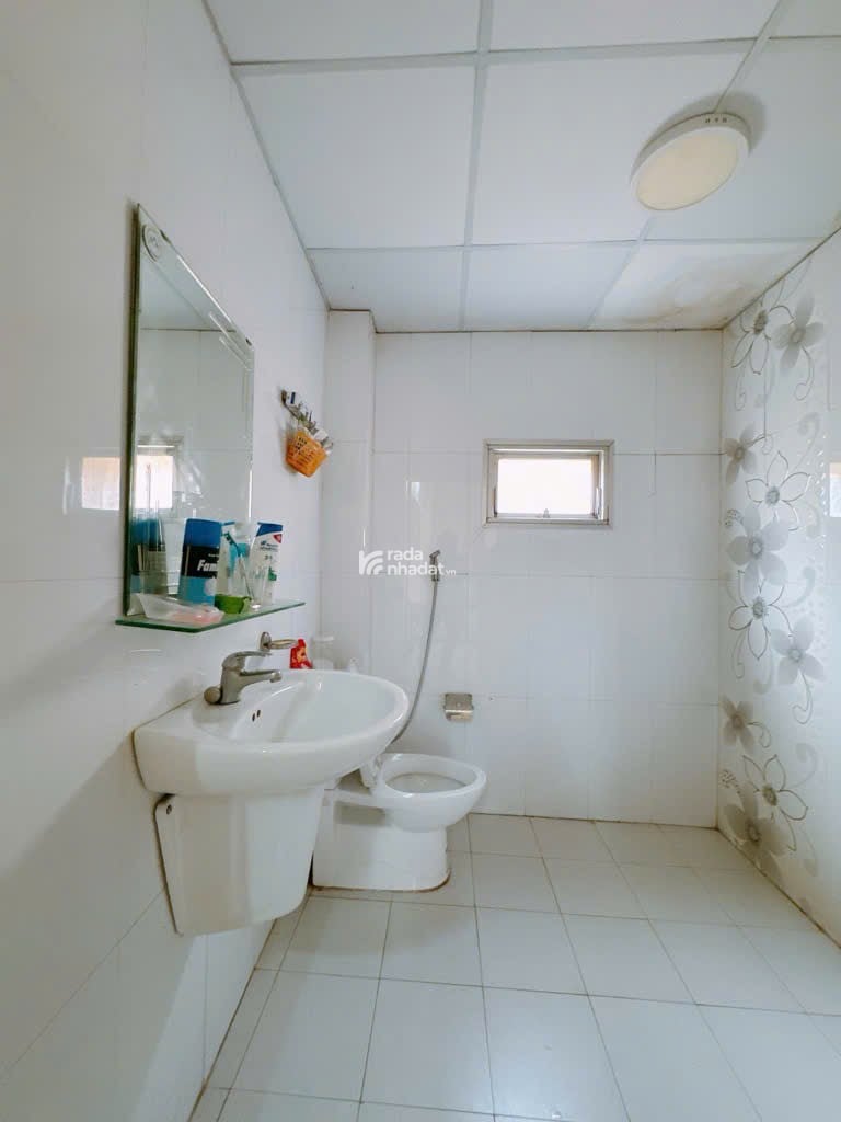 Tôi Chủ nhà cần bán căn nhà bán biệt Thự Pháp Số 112/8 Hoàng Diệu phường 13 Quận 4.  