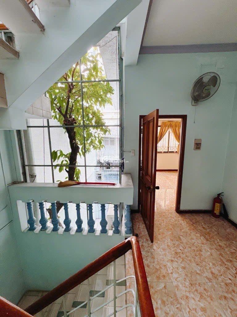 Tôi Chủ nhà cần bán căn nhà bán biệt Thự Pháp Số 112/8 Hoàng Diệu phường 13 Quận 4.  