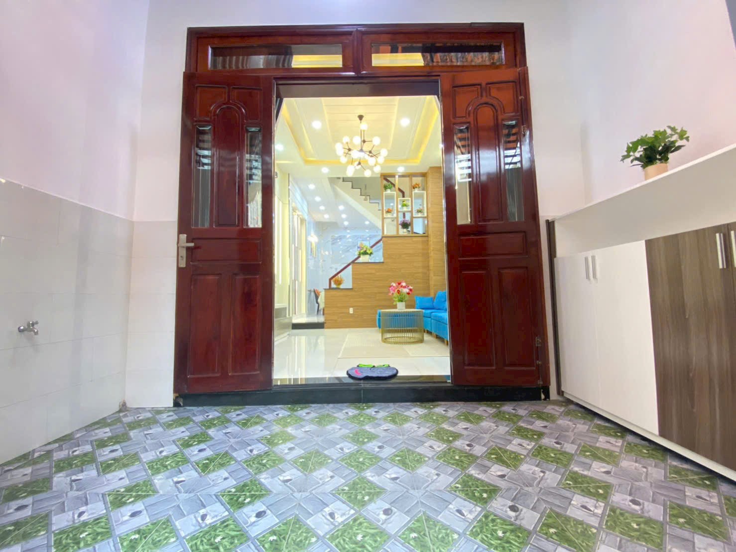 Cô Cẩm bán 5 tỷ 550 nhà 68m2 đường Nguyễn Xí, P26, Bình Thạnh. Xây 4 tầng, hẻm 6m