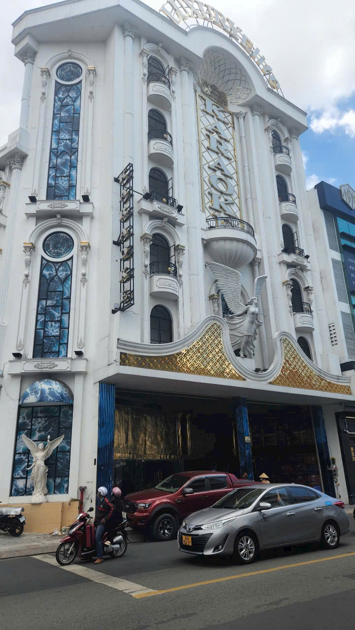 Bán building căn góc 2 mặt tiền khu Út Tịch Tân Bình Hầm  7 tầng Giá 150 tỷ
