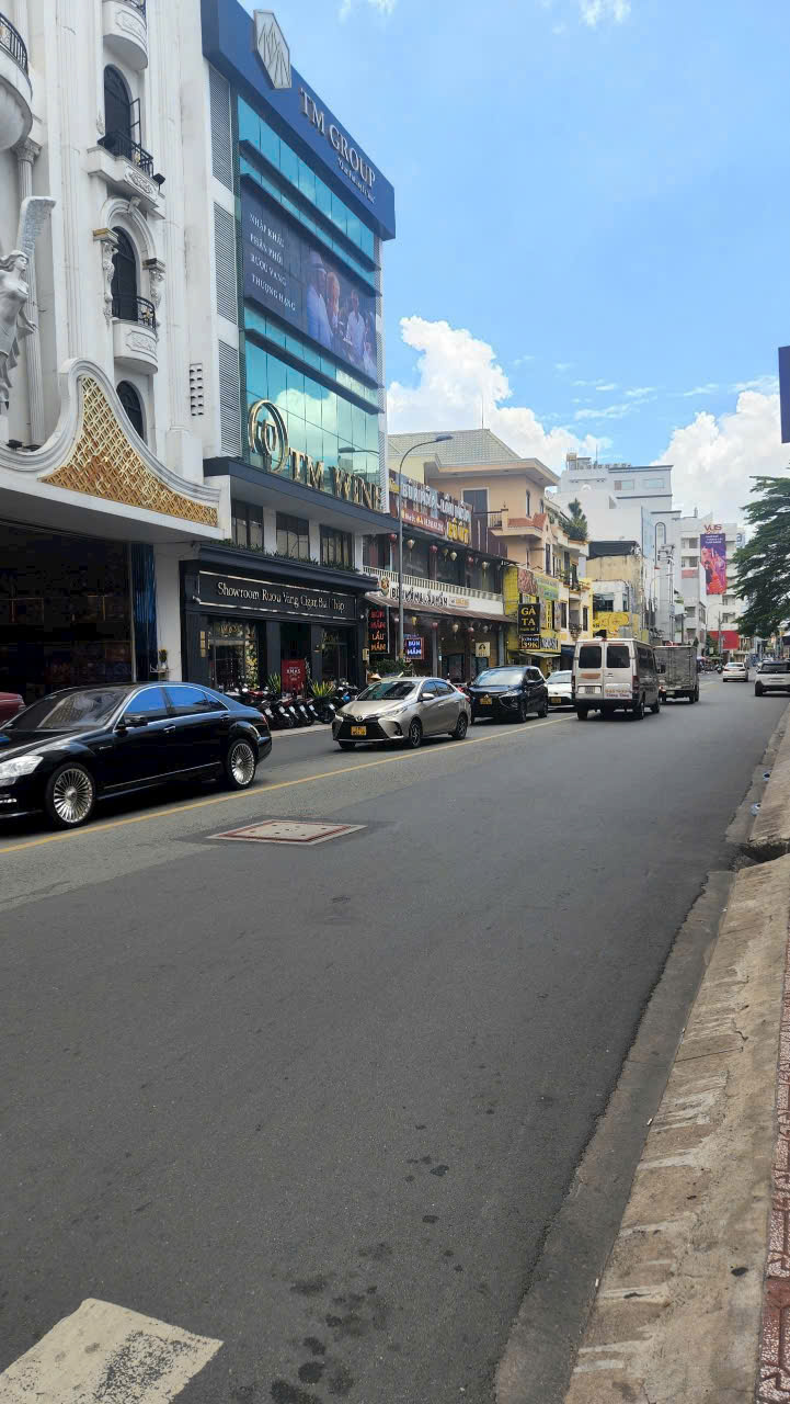 Bán building căn góc 2 mặt tiền khu Út Tịch Tân Bình Hầm  7 tầng Giá 150 tỷ