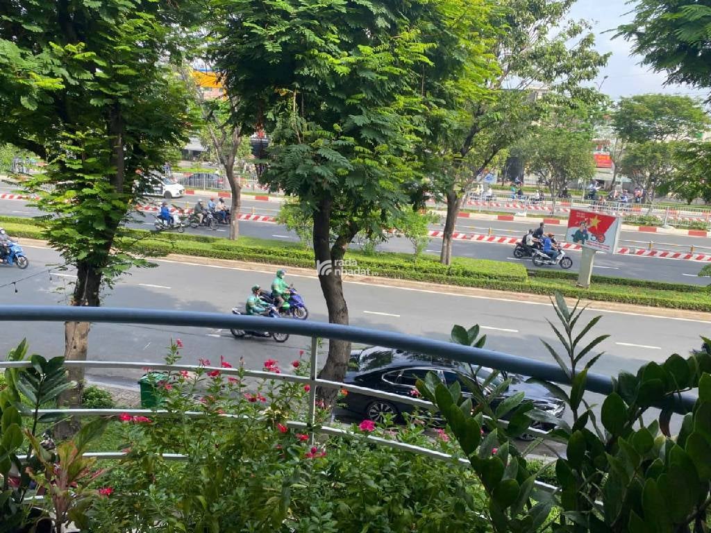 NGAY LANDMARK 81, MTKD ĐIỆN BIÊN PHỦ, BÌNH THẠNH, 72M2 TIỆN XÂY. GIẢM 350TR CHỈ CÒN 27.9T TL 