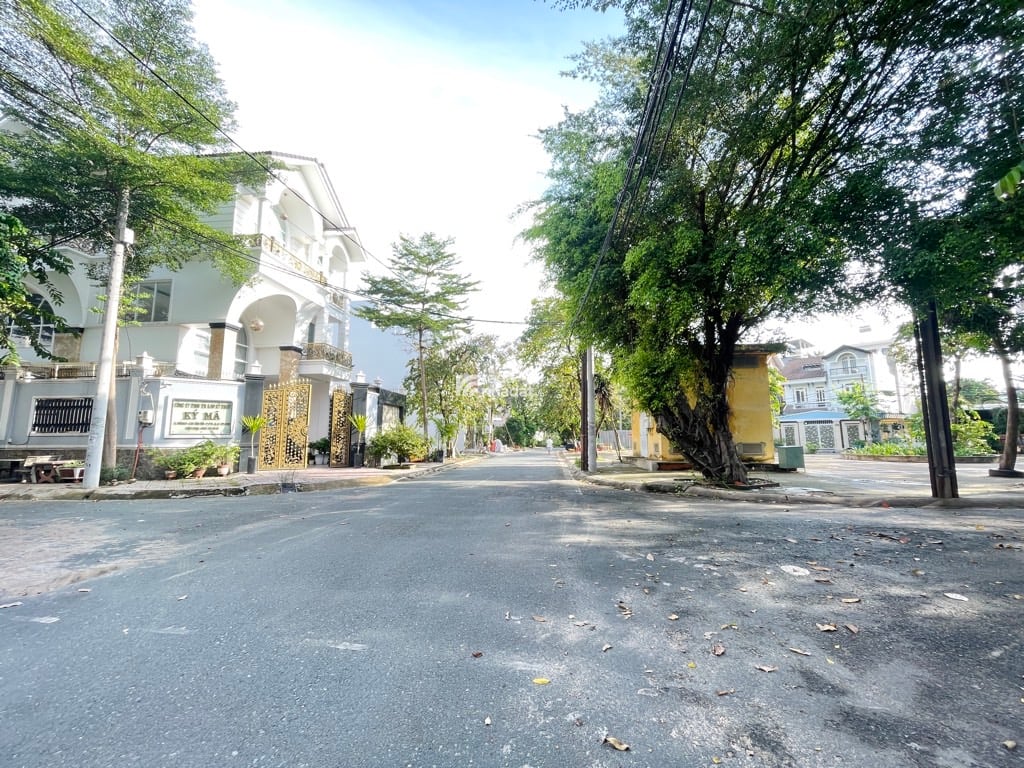 Lô Đất Hiếm, ô tô vào nhà, 60m2, chỉ 5 tỷ xíu, Nguyễn Phúc Chu, gần Sân Bay, Tân Bình