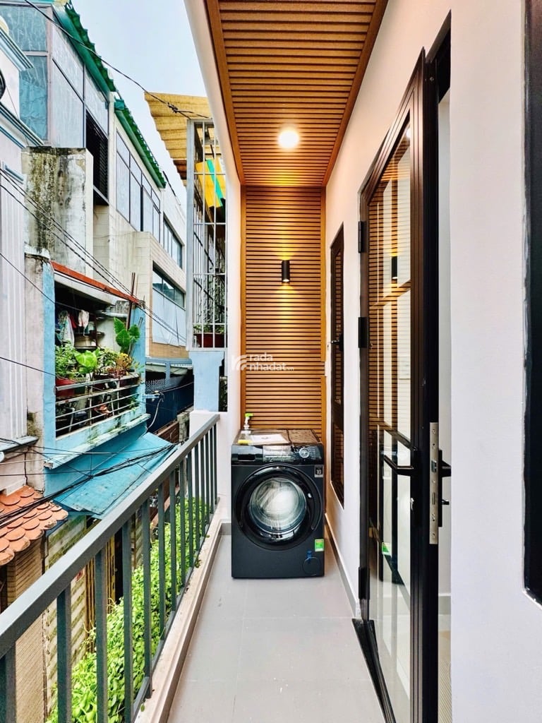 Bán gấp nhà ngộp BÌNH THẠNH-P.26 .-DTSD 45.8m2 - 4 tỷ 68 lô góc 2 mặt hẻm 3 PN