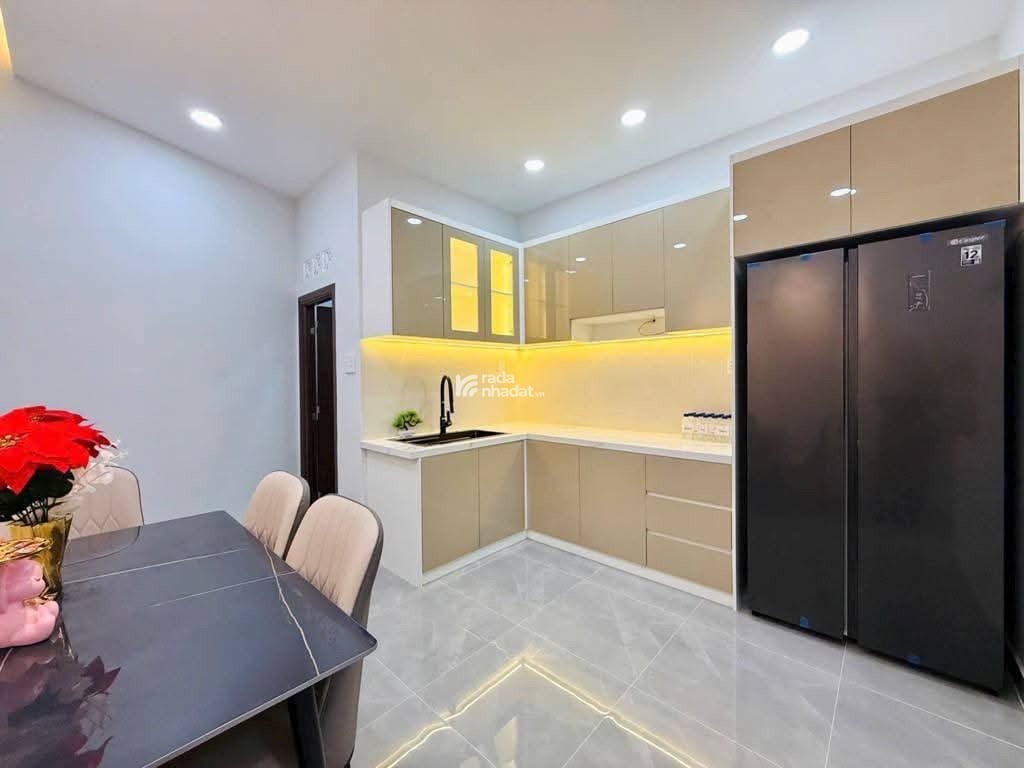 GẤP! CÔ BỊ BỆNH CẦN CHẠY TIỀN GẤP BÁN CĂN NHÀ Ở HỒNG BÀNG, QUẬN 6 HƠN 60M2, GIẤY TỜ ĐẦY ĐỦ.