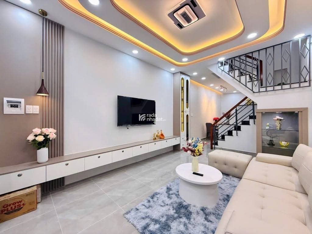 GẤP! CÔ BỊ BỆNH CẦN CHẠY TIỀN GẤP BÁN CĂN NHÀ Ở HỒNG BÀNG, QUẬN 6 HƠN 60M2, GIẤY TỜ ĐẦY ĐỦ.