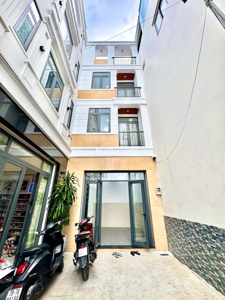 HẺM XE HƠI NGUYỄN THƯỢNG HIỀN, BÌNH THẠNH, 4 TẦNG CÓ KC Ở NGAY. GIẢM 350TR CHỈ 12T 