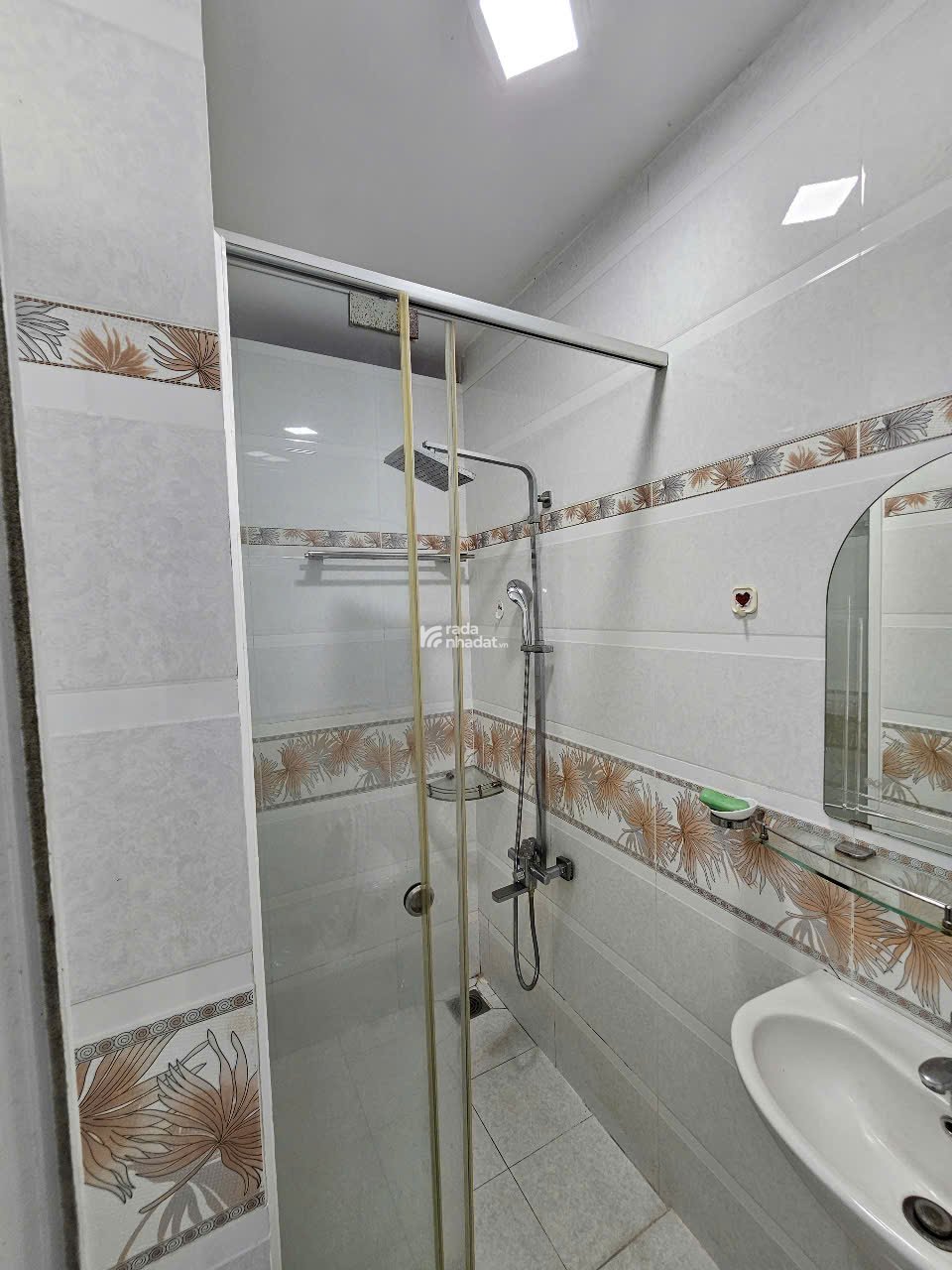 BÁN NHÀ 5 TẦNG_HXH VIP HUỲNH VĂN BÁNH, P. PHÚ NHUẬN_DT: 4,1x21m_CN: 85.4m2_GIÁ 15.7 TỶ