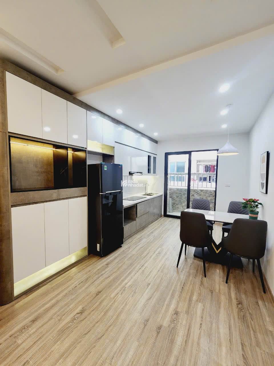 Bán căn hộ CC Tòa VP4 Bán Đảo Linh Đàm, căn góc, nhà đẹp, 113.6m2, 3 ngủ, 8.1 tỷ