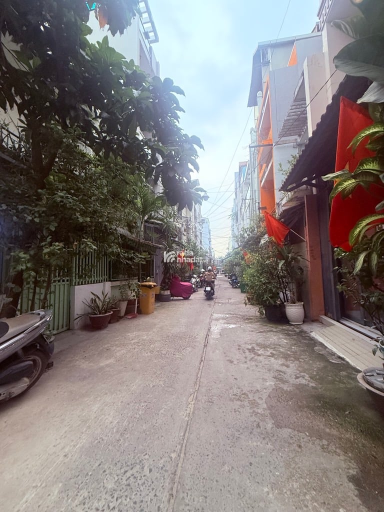 Bán nhà HxH 8M Lạc Long Quân Gần Đầm Sen 2 Tầng 44m2 6x 