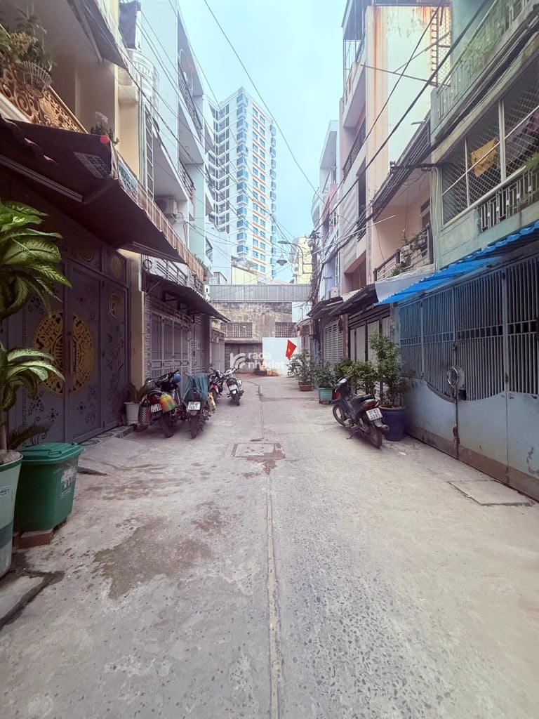 Bán nhà HxH 8M Lạc Long Quân Gần Đầm Sen 2 Tầng 44m2 6x 