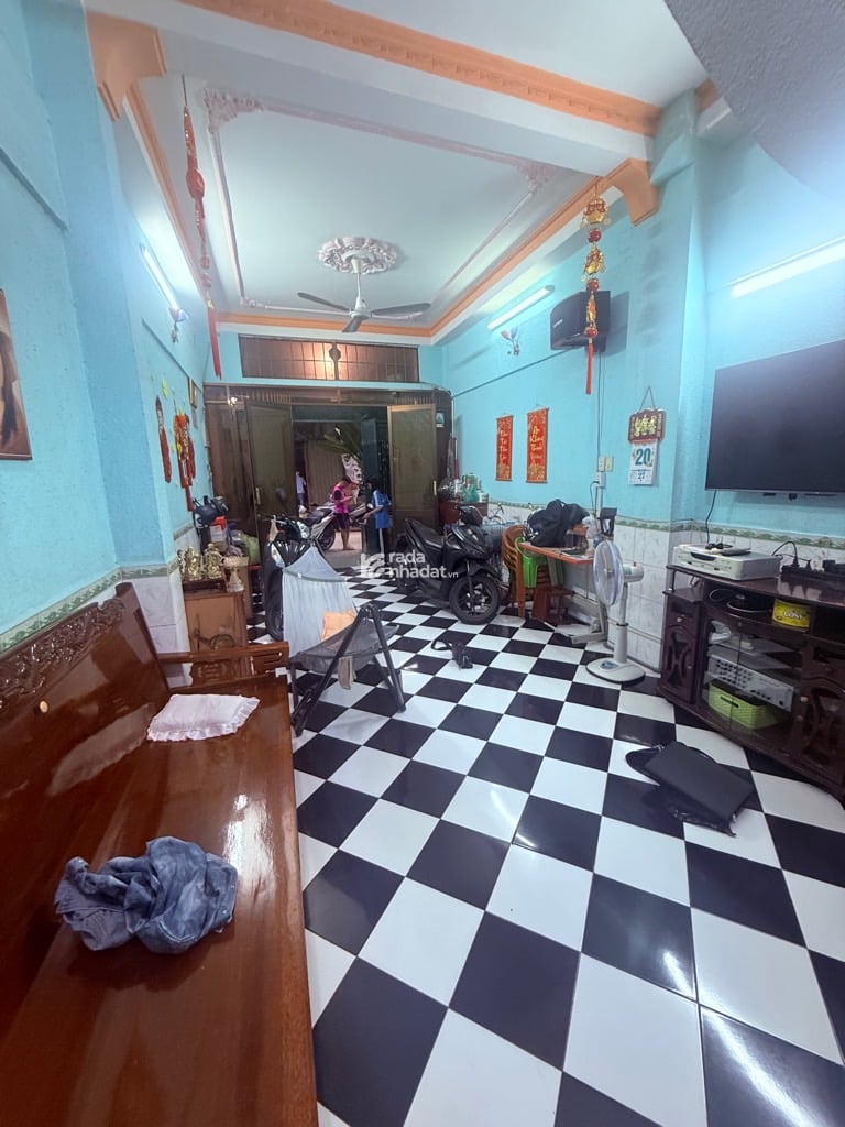 Bán nhà HxH 8M Lạc Long Quân Gần Đầm Sen 2 Tầng 44m2 6x 