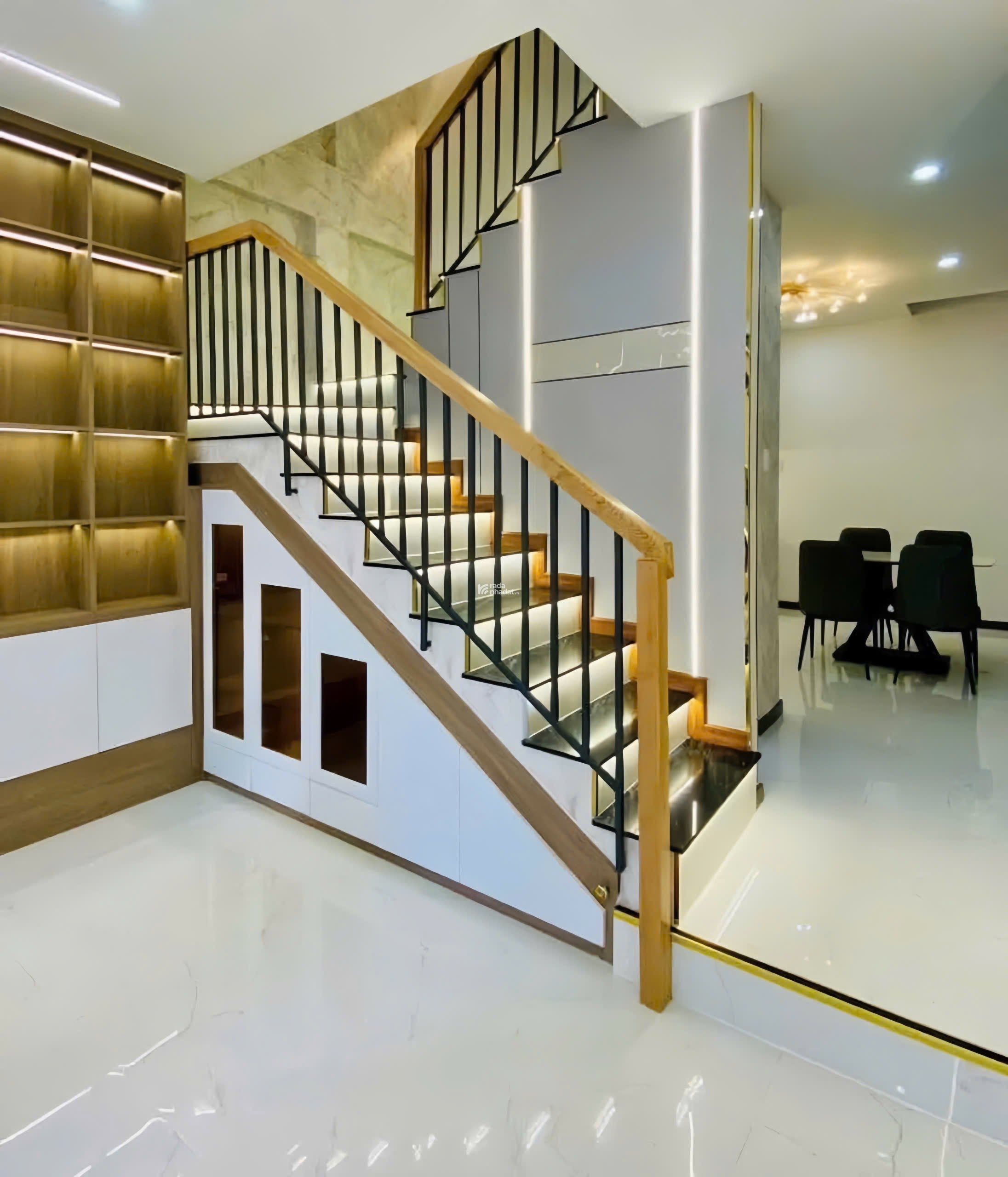 Vỡ nợ cần bán gấp nhà Tôn Thất Thuyết Quận 4, SHR hoàn công đủ full thổ cư giá 3 tỷ 550 TL