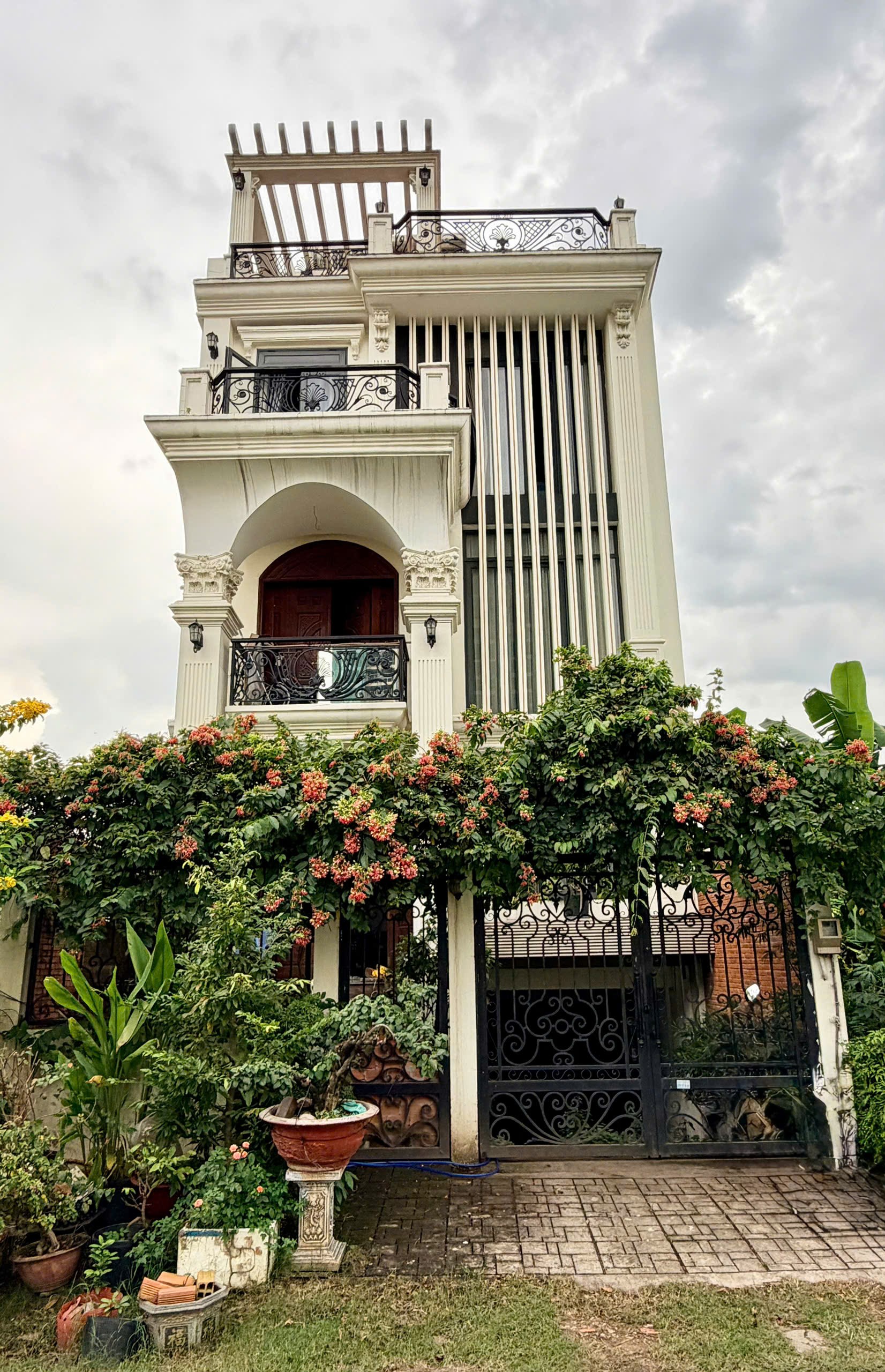 Villa rẻ nhất có kết cấu sẵn gần bờ sông tt Thạnh Mỹ Lợi