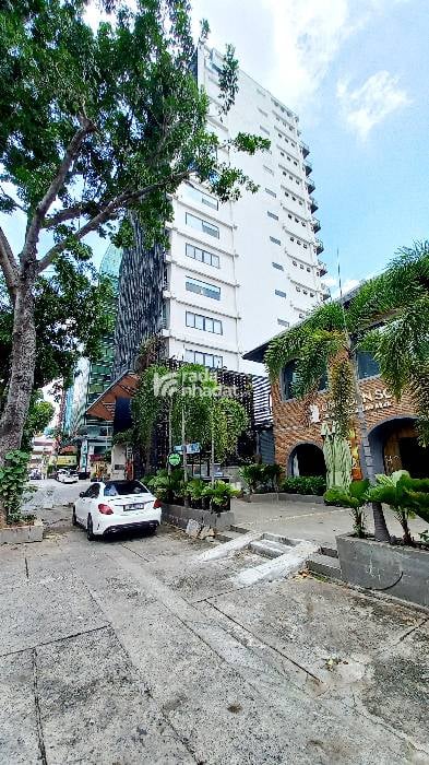 HIỆN TẠI LÀ BIỆT THỰ ĐƯỢC THIẾT KẾ LÀ VỪA Ở VỪA KINH DOANH..QUÁN BAR..