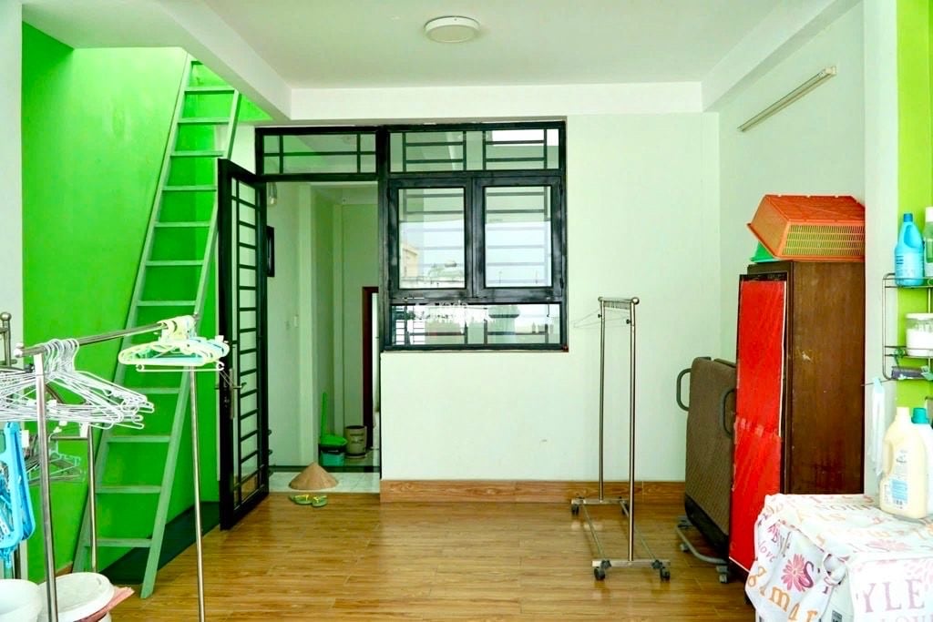  MẶT TIỀN KHU DÂN CƯ LÊ THÀNH 5 TẦNG - DÒNG TIỀN 20TR/ THÁNG - CHỈ 1X TỷKết cấu: nhà 5 tầng,