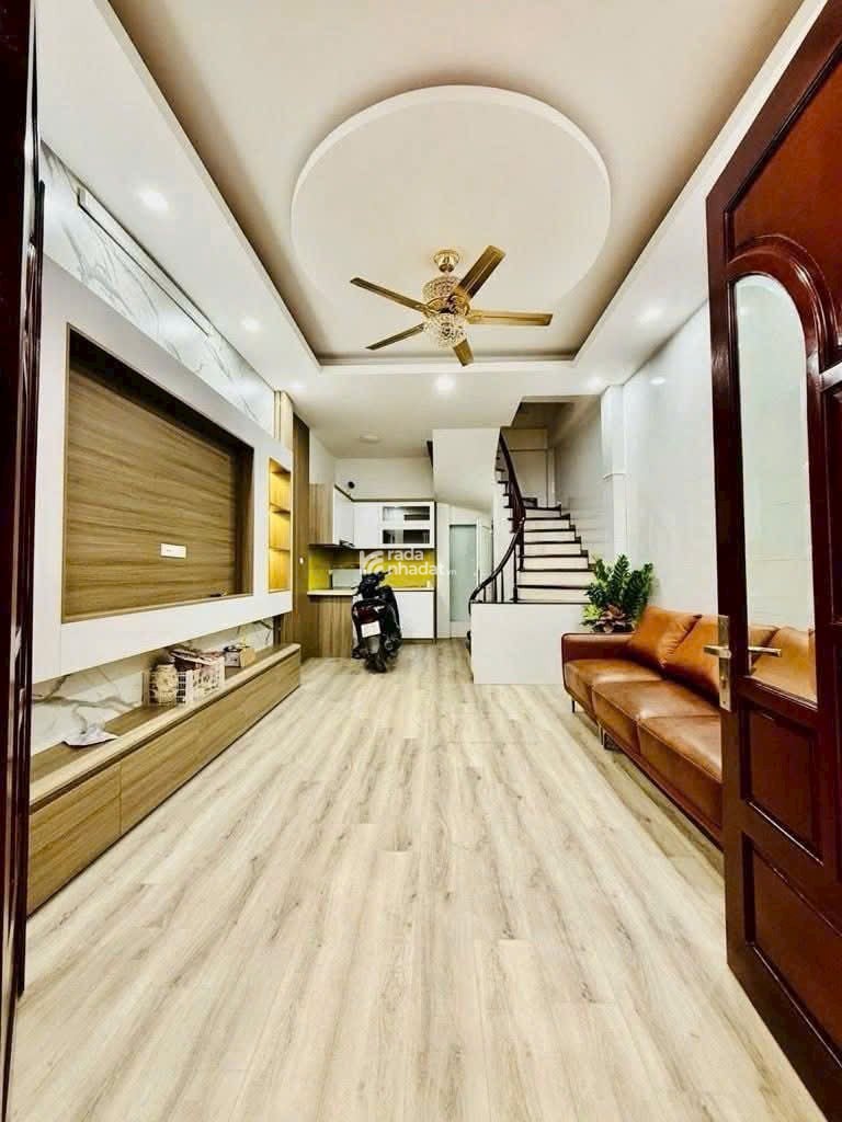 SIÊU MẪU PHỐ BỒ ĐỂ- NGAY SÁT HỒ -THÔNG TỨ TUNG 