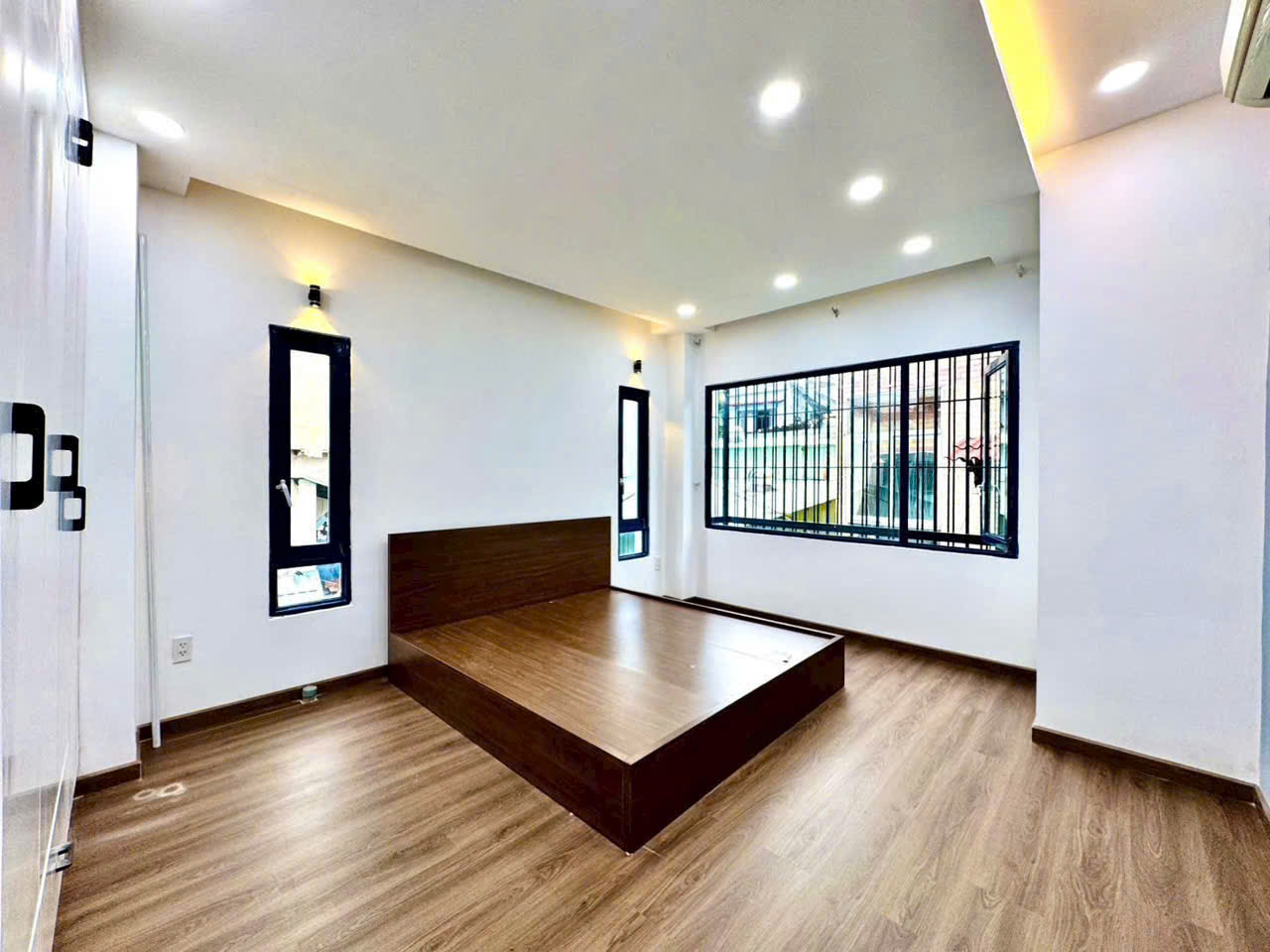 BÁN NHÀ MẶT TIỀN PHÚ NHUẬN NGANG 6M HẦM XE  THANG MÁY 16.9 TỶ