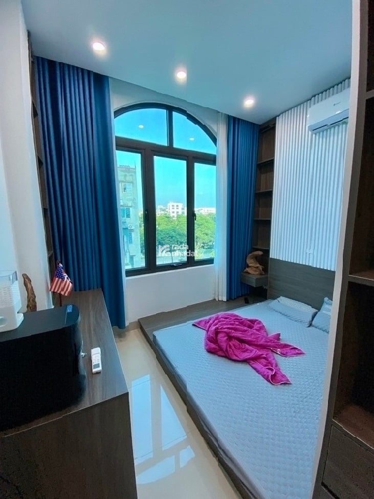 NHÀ ĐẸP - MỚI XÂY - 6 TẦNG - THANG MÁY - 40M2 - HƠN 11 TỶ - HOÀNG QUỐC VIỆT