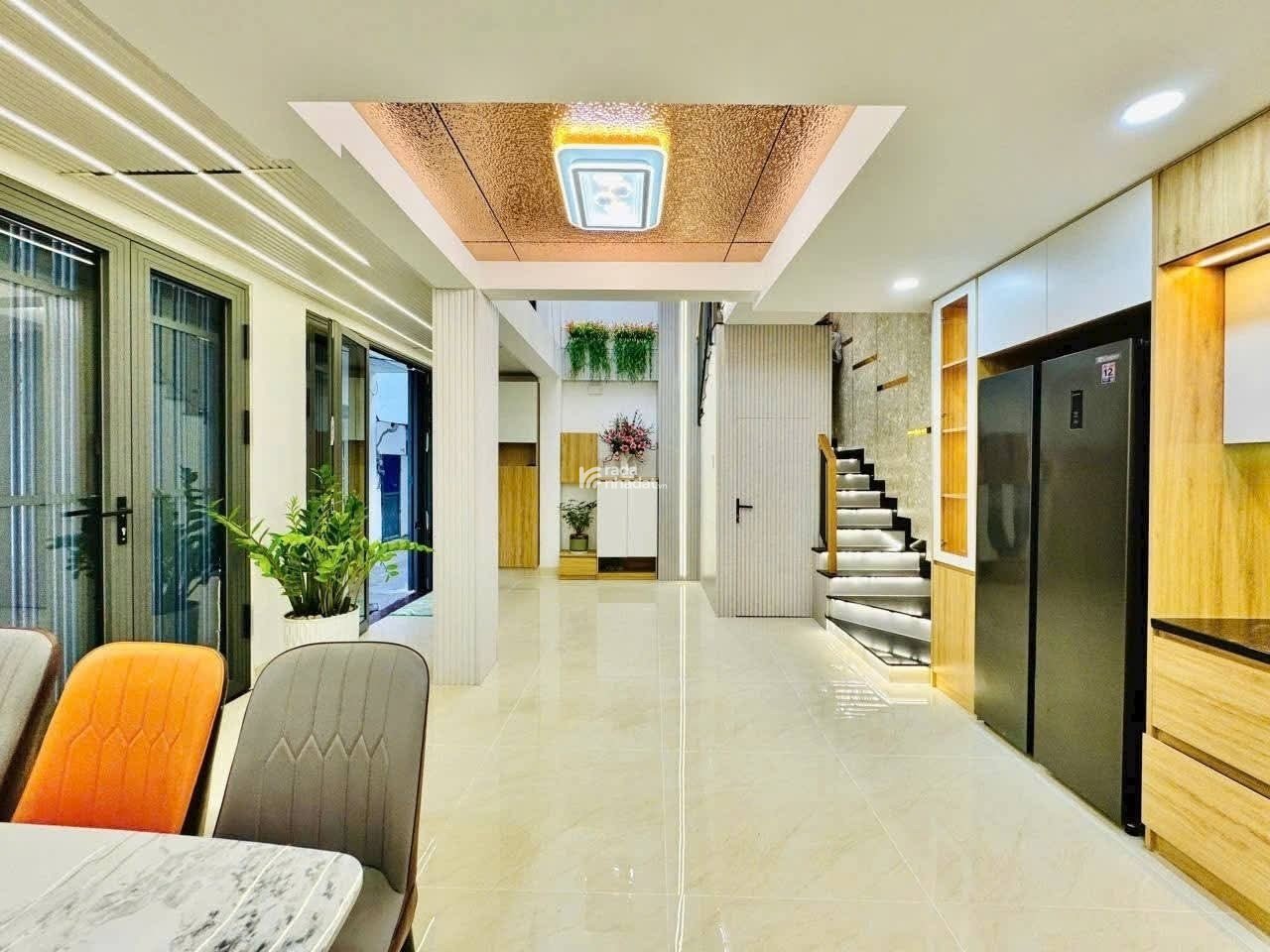 5 TẦNG FULL NỘI THẤT GẦN CHỢ THẠCH ĐÀ - DTS 105m2 - NGANG KHỦNG 7.5m - 5.6 TỶ