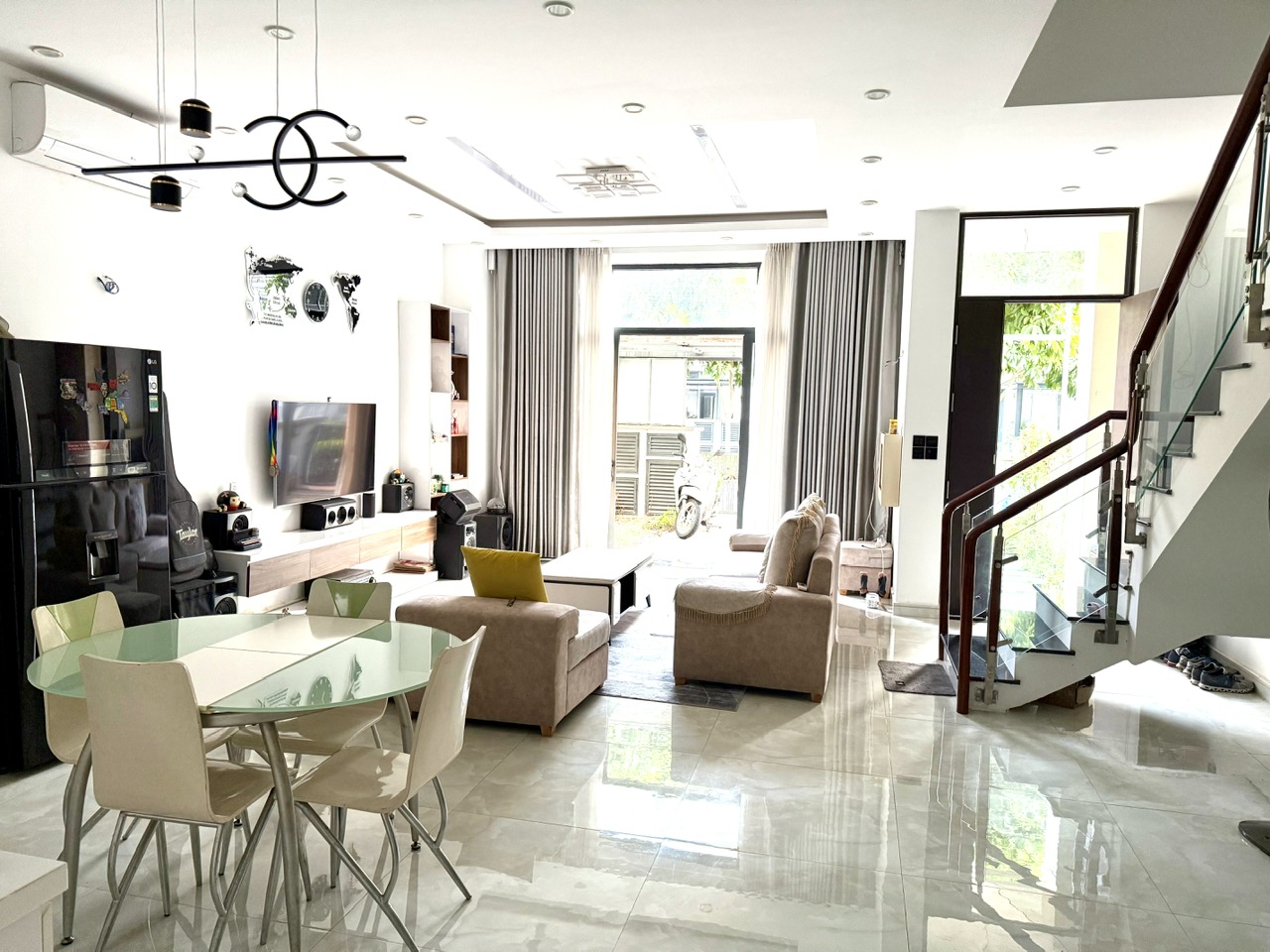 Biệt thự phố (khu Compoud 5 sao) ngay trung tâm Nhơn Trạch va2p sân bay 15p
