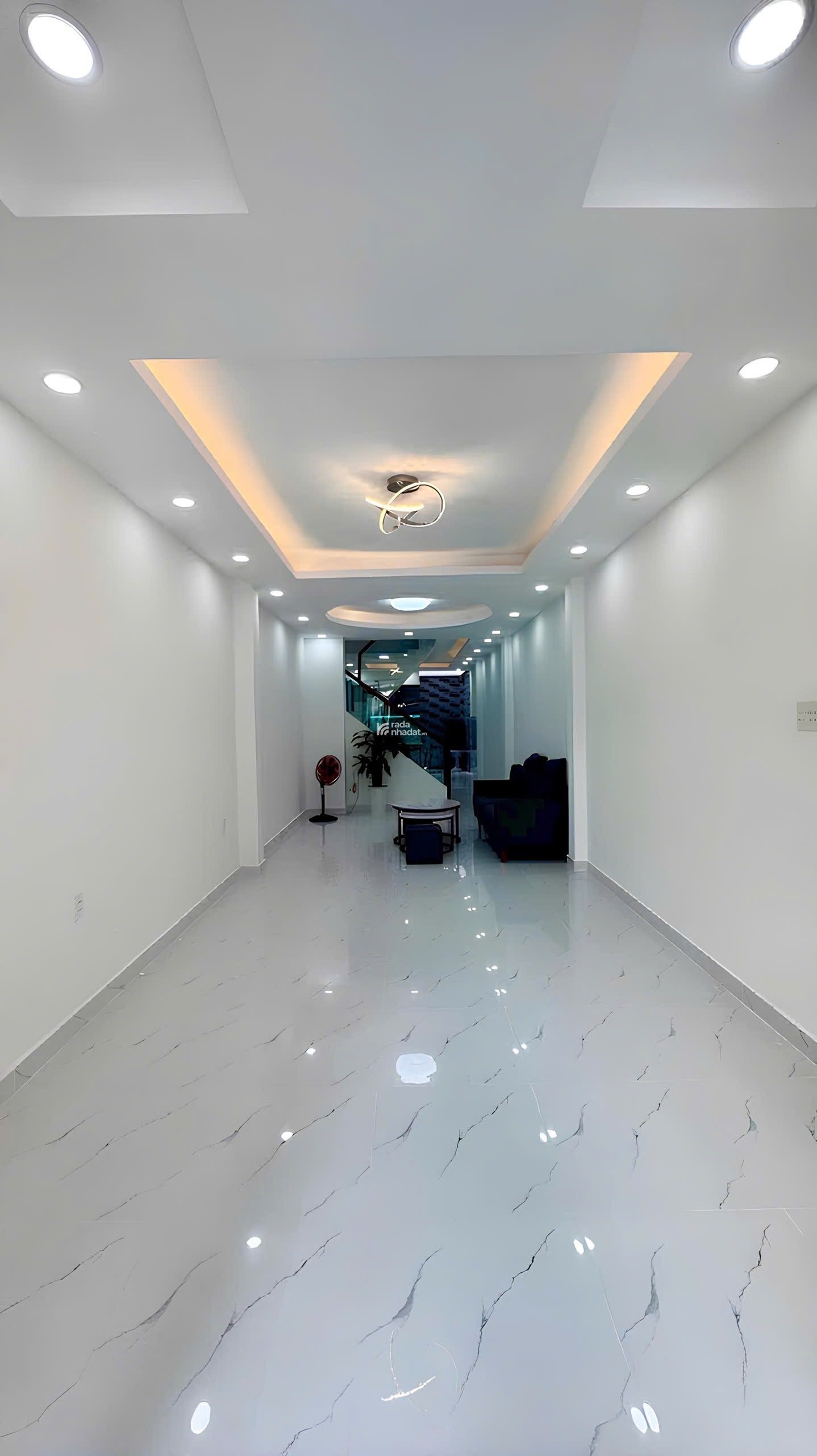 Mặt Tiền Cạnh Đầm Sen  - Kinh Doanh Đỉnh -- Nhà Đúc 3 Tầng - chỉ 8,x ty