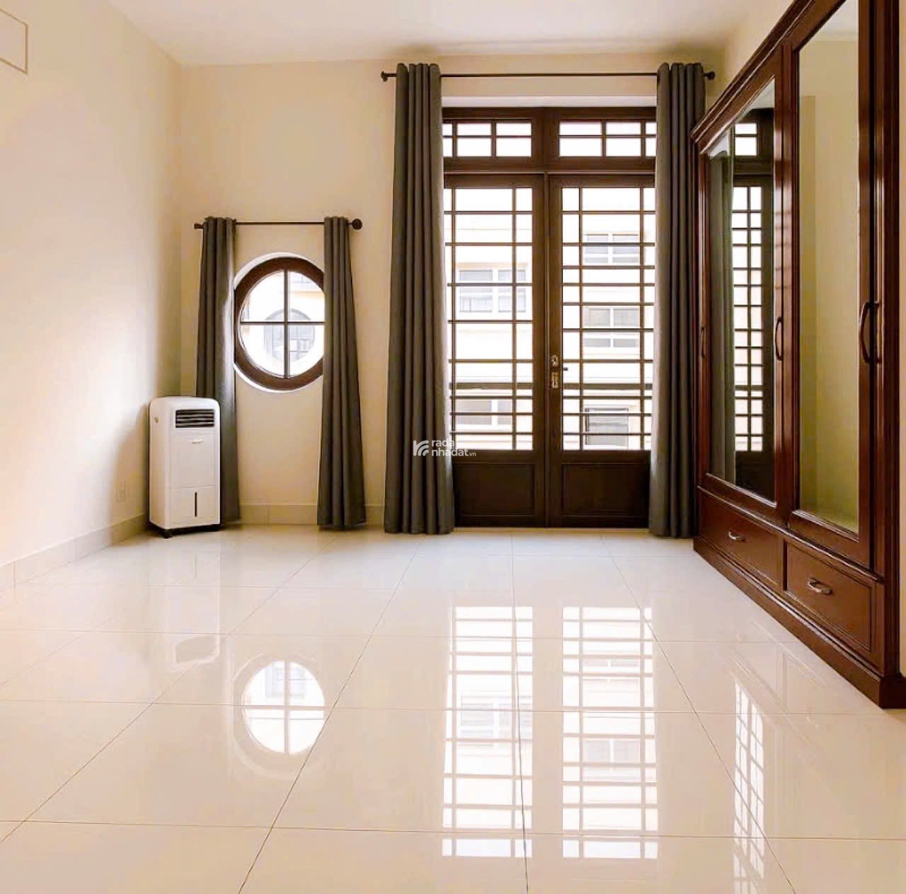 Bán nhà 3 tầng hẻm Cách Mạng Tháng Tám, QUẬN 3, DT 58 m2, Giá 5.5 tỷ