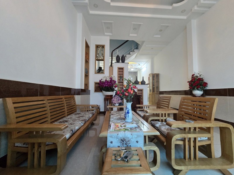 Hiếm, Bán Nhà HXH Sát Mặt Tiền Man Thiện Q9. 72m2 - 4 Tầng. Giá 7.X Tỷ