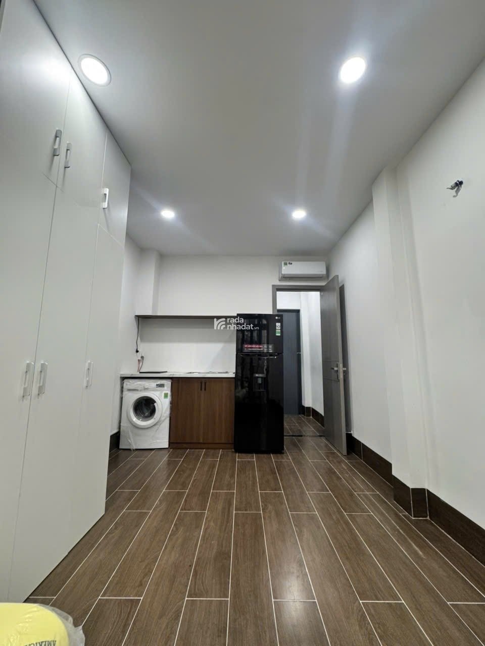 Phòng mới xây Quận 10 Ban Công Gần Đại Học Kinh Tế, Cầu vượt 3/2