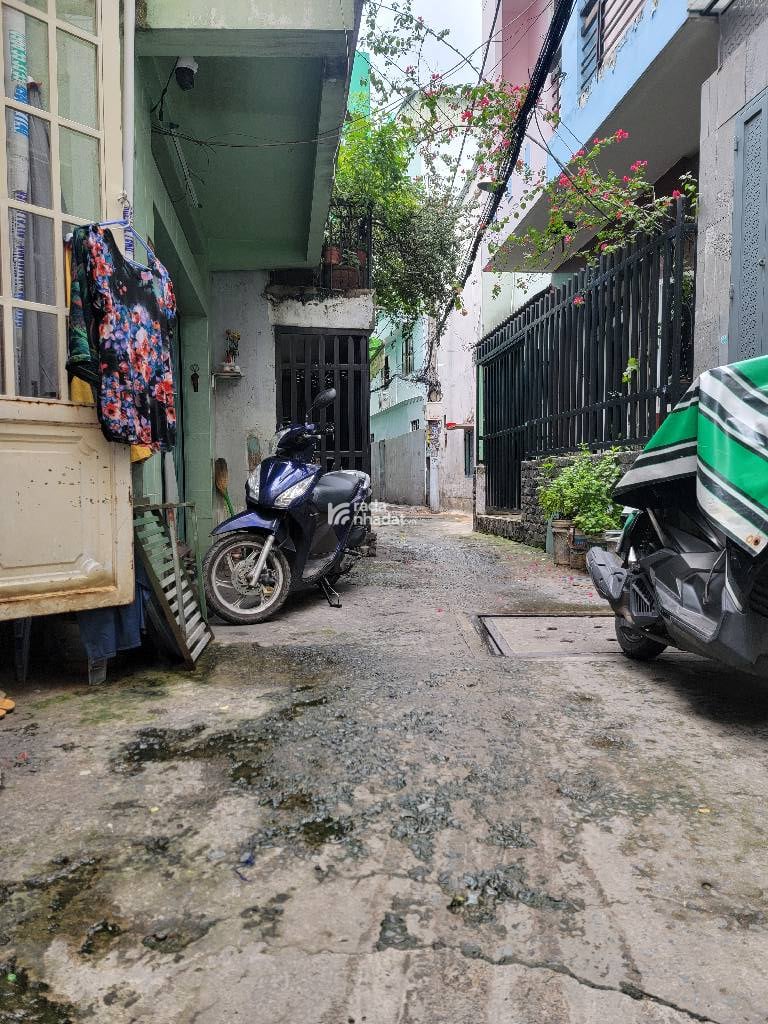 Sát Cầu vượt Cây Gõ,  72m2 - 4 tầng - cho thuê 15triệu /tháng  