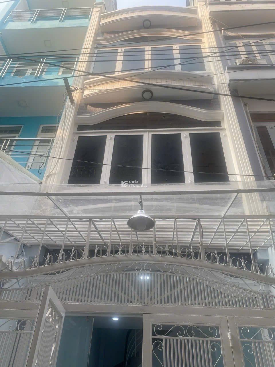 Bán nhà đường Huỳnh Văn Bánh, trung tâm Phú Nhuận, 1 trệt, 2 lầu, sân thượng. Giá 6,1 tỷ (TL)