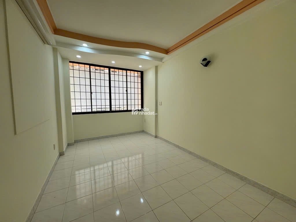 Lê Văn Sỹ -PHƯỜNG 1 -TÂN BÌNH   DT:33.6/42 3 tầng 2.815     GIÁ : 8.5 tỷ  Kết cấu : 1 Trệt 2 Lầu,