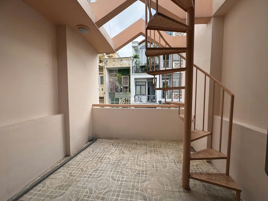 Lê Văn Sỹ -PHƯỜNG 1 -TÂN BÌNH   DT:33.6/42 3 tầng 2.815     GIÁ : 8.5 tỷ  Kết cấu : 1 Trệt 2 Lầu,