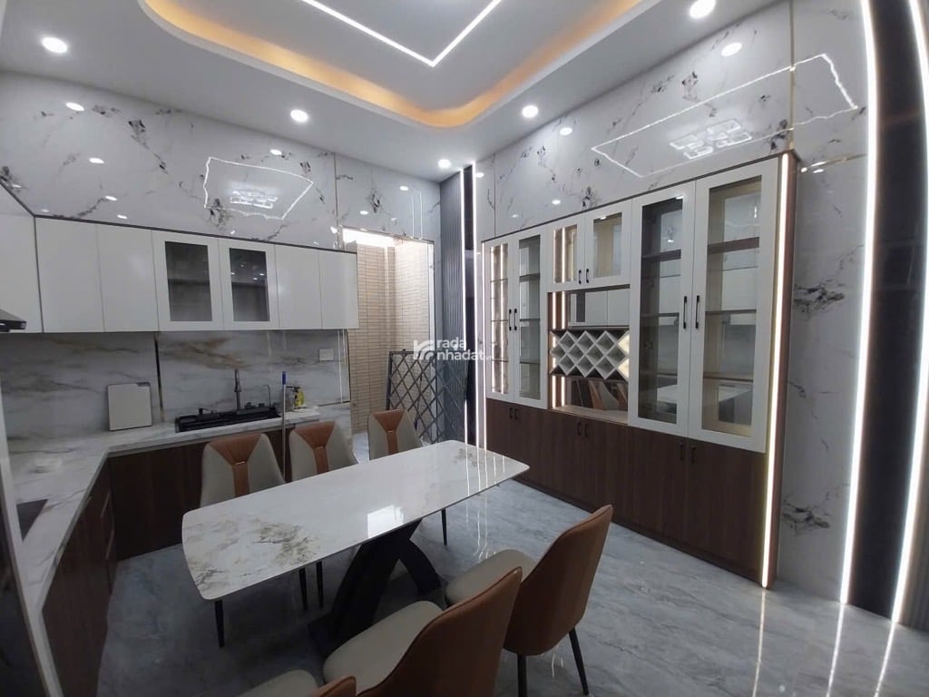 BÁN NHÀ LÊ VĂN KHƯƠNG - QUẬN 12 - DIỆN TÍCH 65m2 - NHÀ MỚI ĐẸP KIÊN CỐ 4 TẦNG - CHỈ 7.5 TỶ 