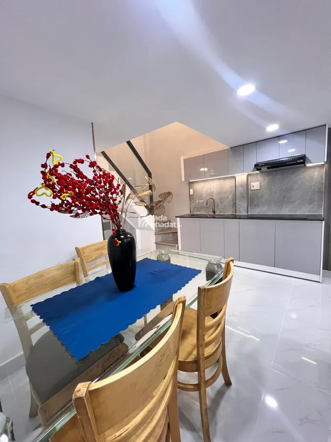 ẺM Ô TÔ TỚI NHÀ, CHƯA ĐẦY 3 PHÚT RA MẶT TIỀN ĐƯỜNG LỚN, NHÀ 3 TẦNG KIÊN CỐ .5.6 TỶ