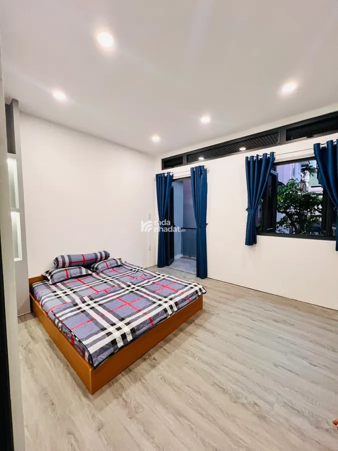 ẺM Ô TÔ TỚI NHÀ, CHƯA ĐẦY 3 PHÚT RA MẶT TIỀN ĐƯỜNG LỚN, NHÀ 3 TẦNG KIÊN CỐ .5.6 TỶ